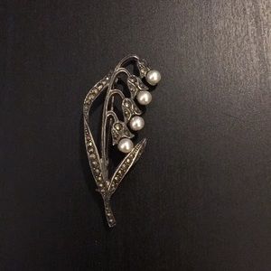 Adorable Flower Brooch